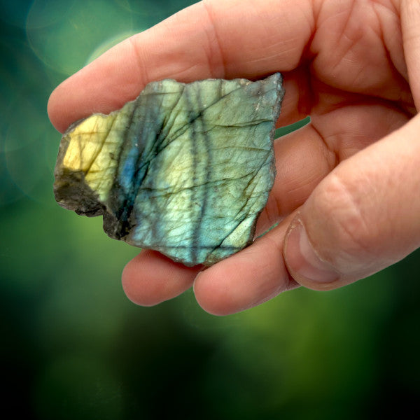 Labradorite Extra Pierre Brute 1 Face Polie de Madagascar