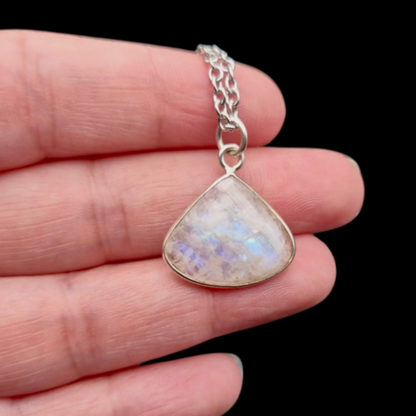 Labradorite Blanche ou Péristérite Facettée Pendentif